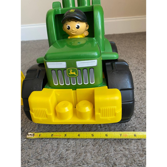 Mega Bloks x John Deere tractor building toy - Picture 10 of 11